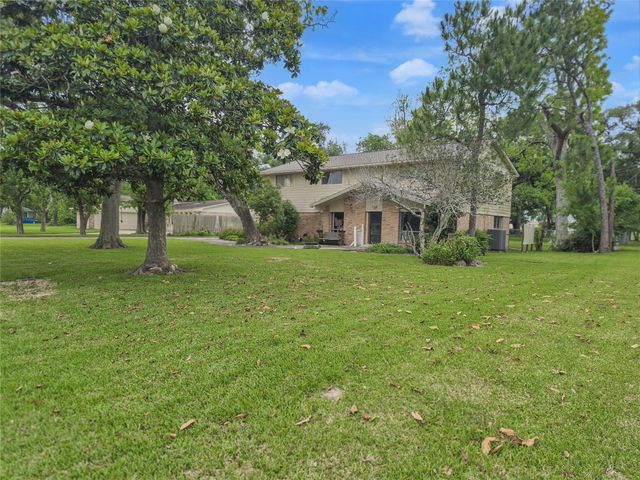 102 Post Oak, Lake Jackson, TX 77566