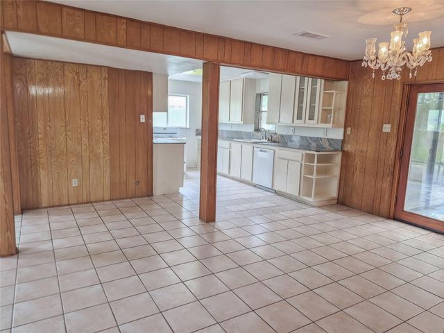 102 Post Oak, Lake Jackson, TX 77566
