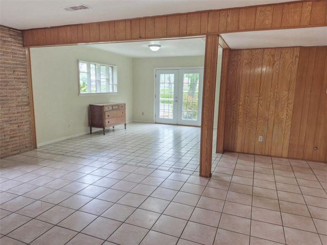 102 Post Oak, Lake Jackson, TX 77566