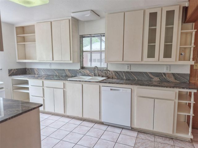 102 Post Oak, Lake Jackson, TX 77566