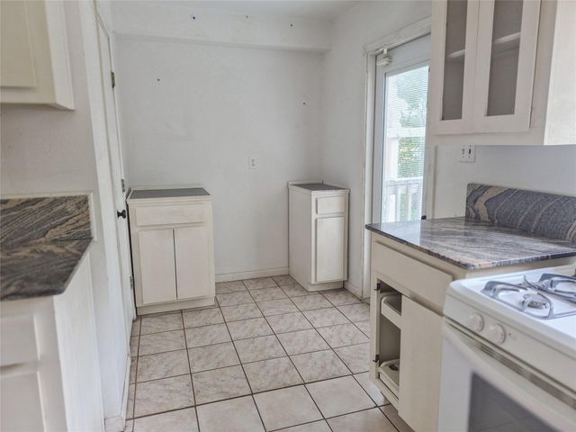 102 Post Oak, Lake Jackson, TX 77566