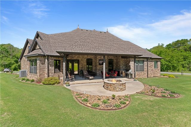 610 Winding Spring Drive, Fayetteville, AR 72703