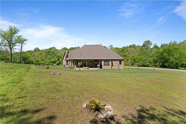 610 Winding Spring Drive, Fayetteville, AR 72703