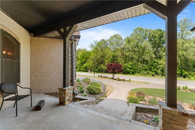 610 Winding Spring Drive, Fayetteville, AR 72703