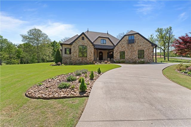 610 Winding Spring Drive, Fayetteville, AR 72703