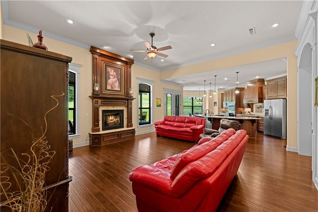 610 Winding Spring Drive, Fayetteville, AR 72703