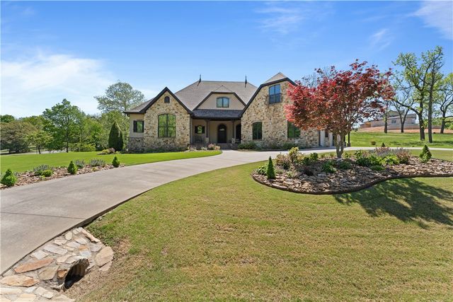 610 Winding Spring Drive, Fayetteville, AR 72703