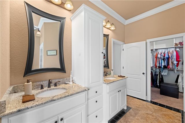 610 Winding Spring Drive, Fayetteville, AR 72703