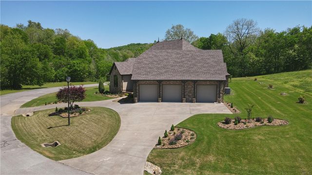 610 Winding Spring Drive, Fayetteville, AR 72703