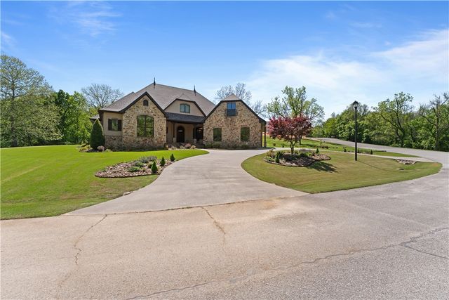 610 Winding Spring Drive, Fayetteville, AR 72703