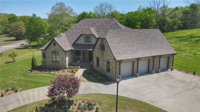 610 Winding Spring Drive, Fayetteville, AR 72703