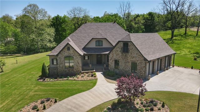 610 Winding Spring Drive, Fayetteville, AR 72703