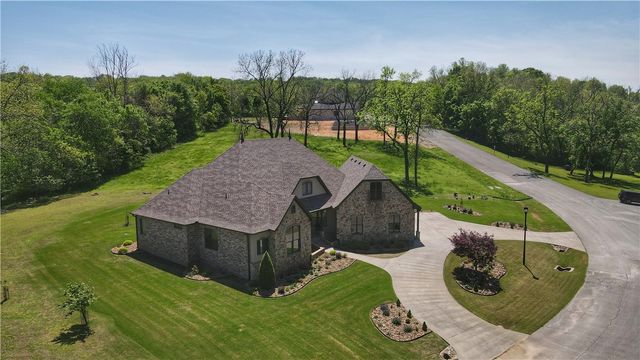 610 Winding Spring Drive, Fayetteville, AR 72703