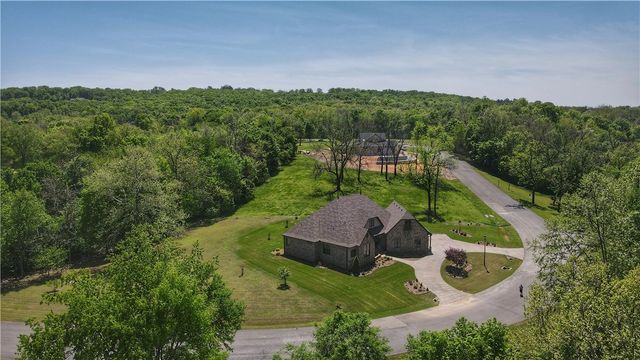 610 Winding Spring Drive, Fayetteville, AR 72703