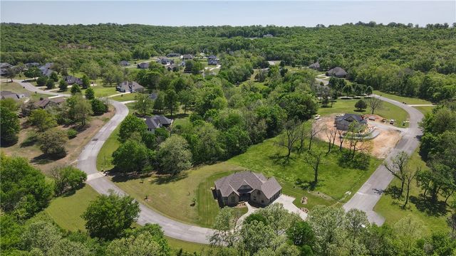 610 Winding Spring Drive, Fayetteville, AR 72703