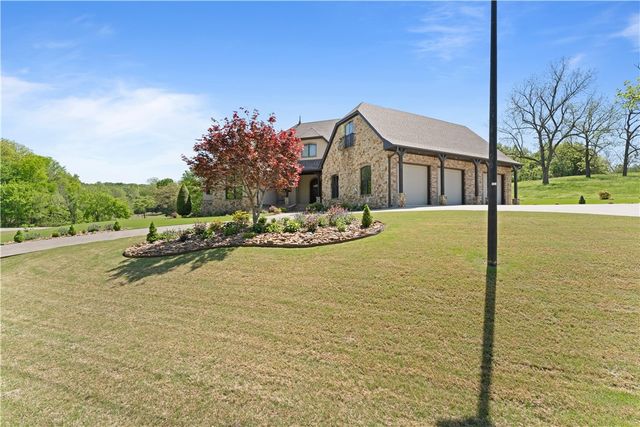 610 Winding Spring Drive, Fayetteville, AR 72703