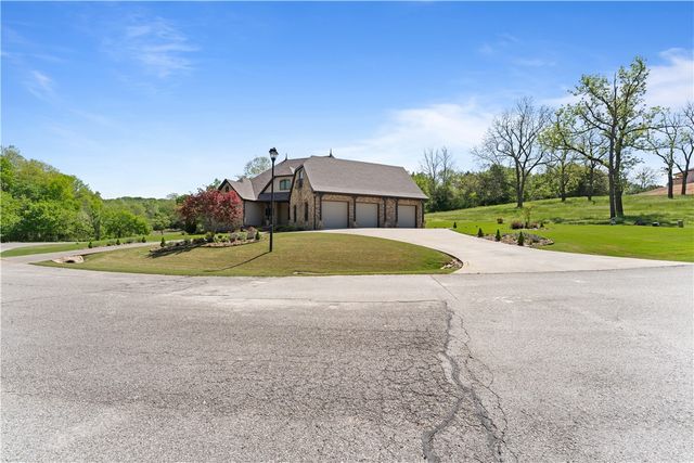 610 Winding Spring Drive, Fayetteville, AR 72703