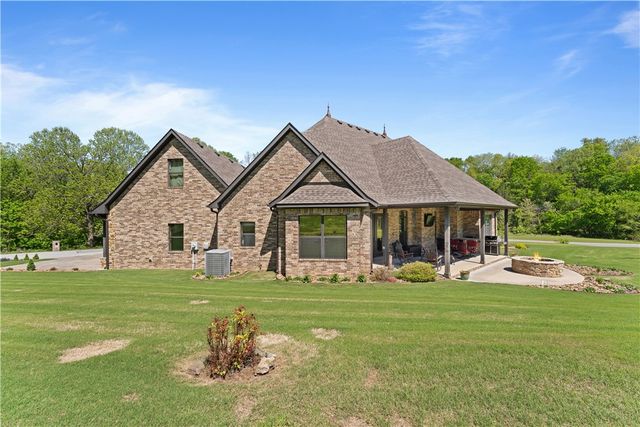 610 Winding Spring Drive, Fayetteville, AR 72703