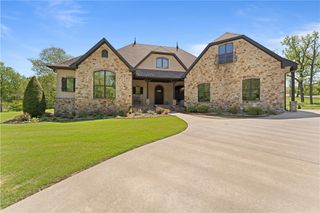 610 Winding Spring Drive, Fayetteville, AR 72703