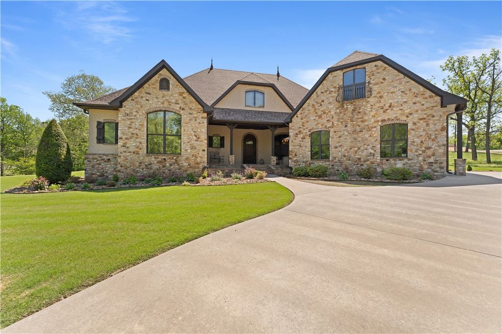 610 Winding Spring Drive, Fayetteville, AR 72703