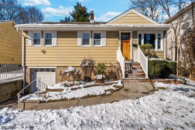 14 Weeks Ct, Clifton City, NJ 07013