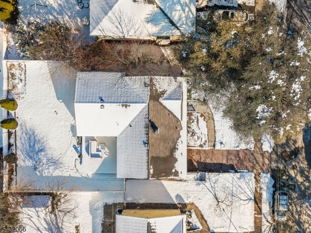 14 Weeks Ct, Clifton City, NJ 07013