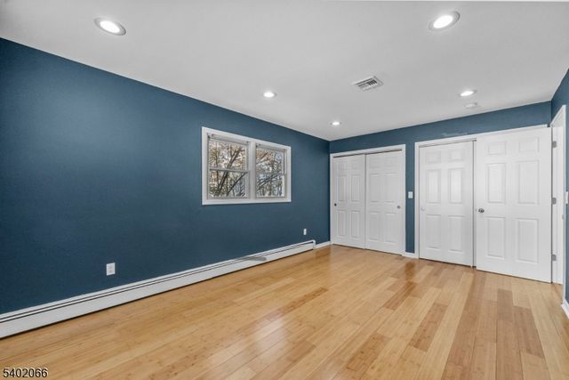 14 Weeks Ct, Clifton City, NJ 07013