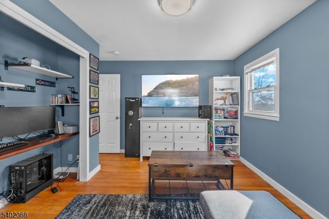 14 Weeks Ct, Clifton City, NJ 07013