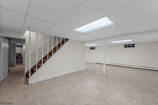 14 Weeks Ct, Clifton City, NJ 07013