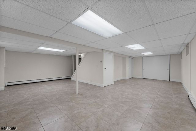 14 Weeks Ct, Clifton City, NJ 07013