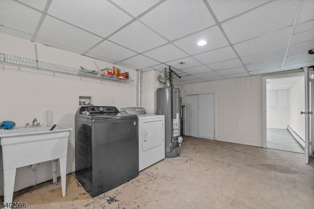 14 Weeks Ct, Clifton City, NJ 07013