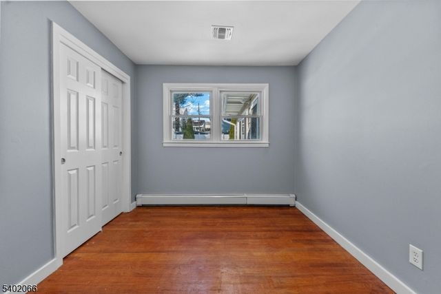 14 Weeks Ct, Clifton City, NJ 07013