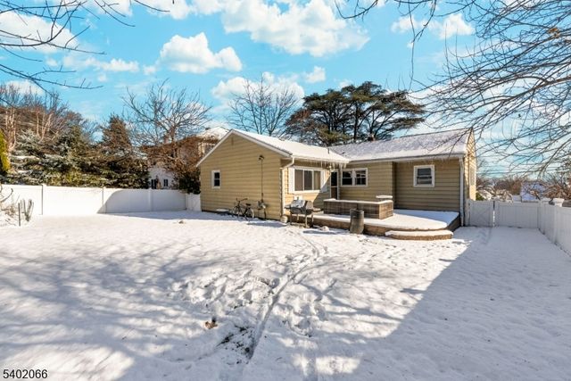 14 Weeks Ct, Clifton City, NJ 07013