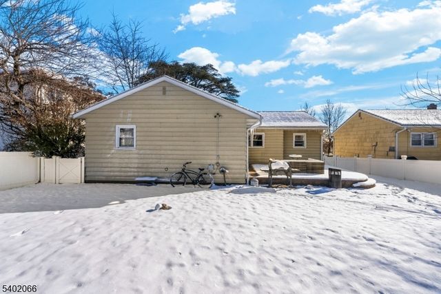 14 Weeks Ct, Clifton City, NJ 07013