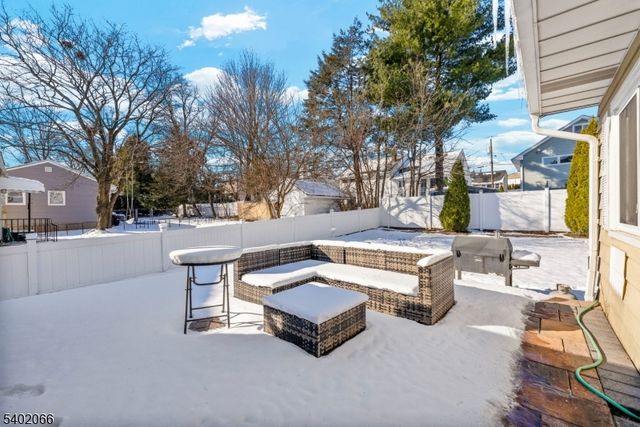 14 Weeks Ct, Clifton City, NJ 07013