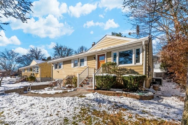 14 Weeks Ct, Clifton City, NJ 07013