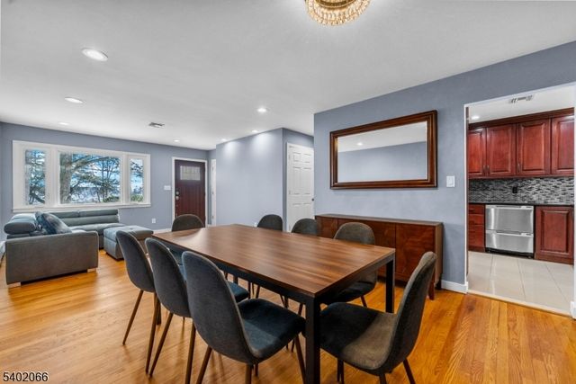 14 Weeks Ct, Clifton City, NJ 07013