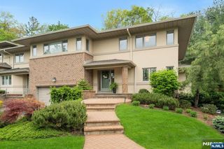22 Fox Run, Allendale, NJ 07401