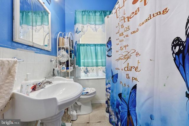 1527 N DOVER ST, Philadelphia, PA 19121