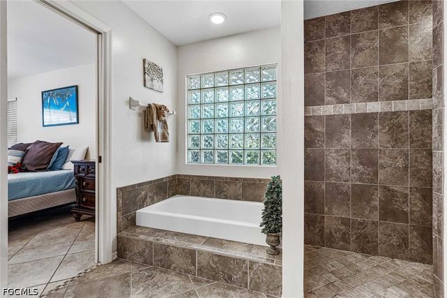 620 SE 21st TER, Cape Coral, FL 33990