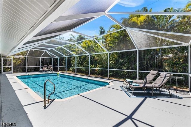 620 SE 21st TER, Cape Coral, FL 33990