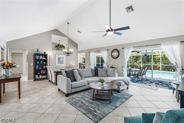 620 SE 21st TER, Cape Coral, FL 33990