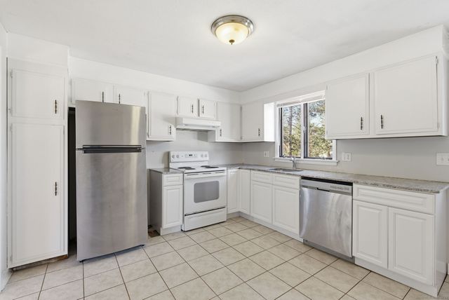 8 Cherryfield Drive, West Hartford, CT 06107