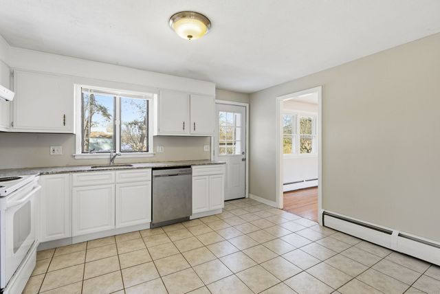 8 Cherryfield Drive, West Hartford, CT 06107