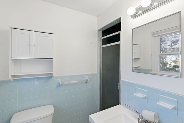 8 Cherryfield Drive, West Hartford, CT 06107