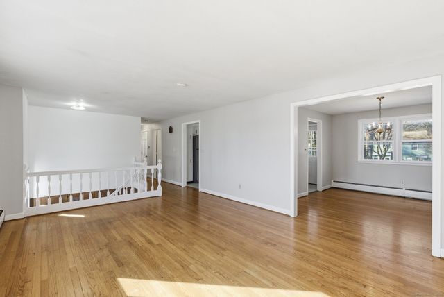 8 Cherryfield Drive, West Hartford, CT 06107