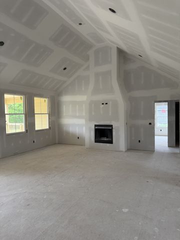 8680 Middle Lick Creek Rd, Lyles, TN 37098