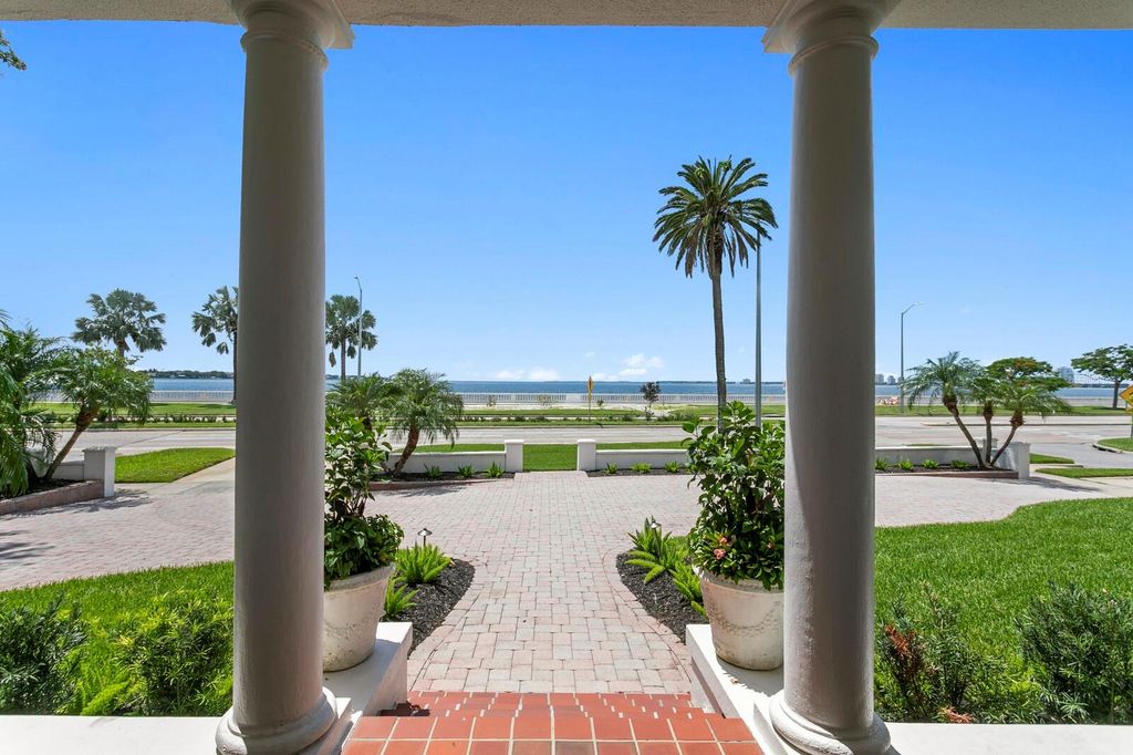 Image 2 of property listing at 907 BAYSHORE BOULEVARD, Tampa, FL 33606