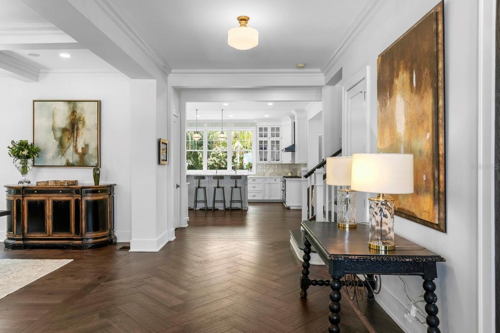 Image 13 of property listing at 907 BAYSHORE BOULEVARD, Tampa, FL 33606