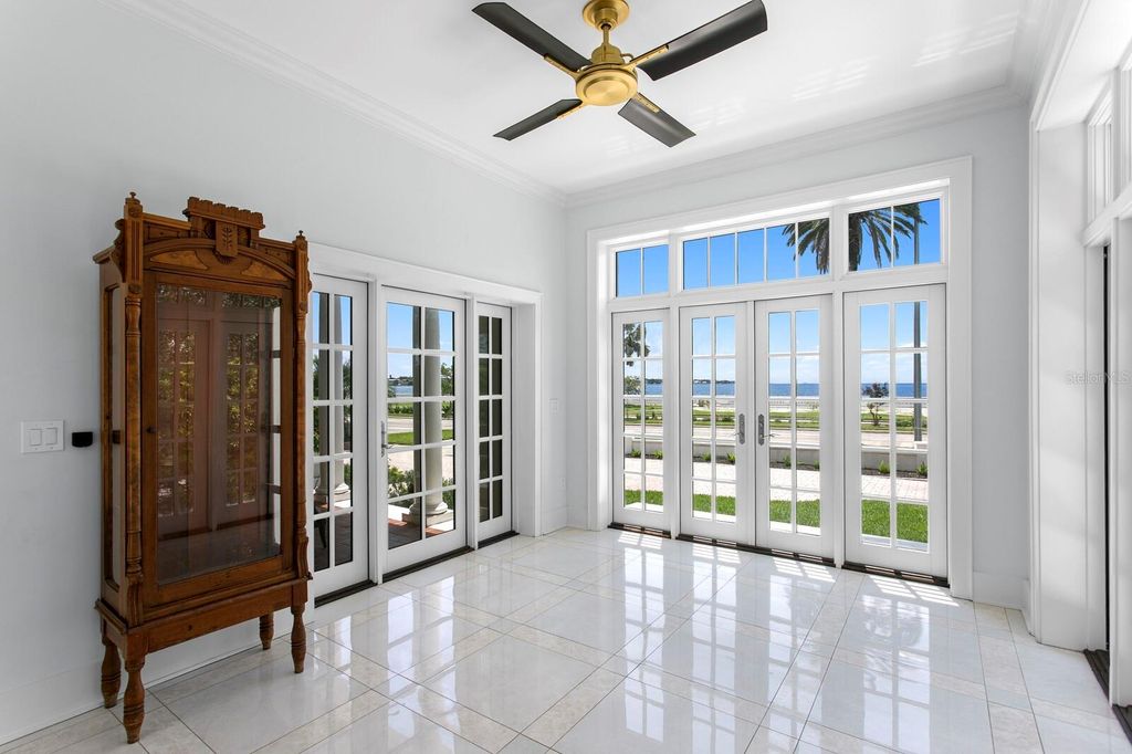 Image 15 of property listing at 907 BAYSHORE BOULEVARD, Tampa, FL 33606